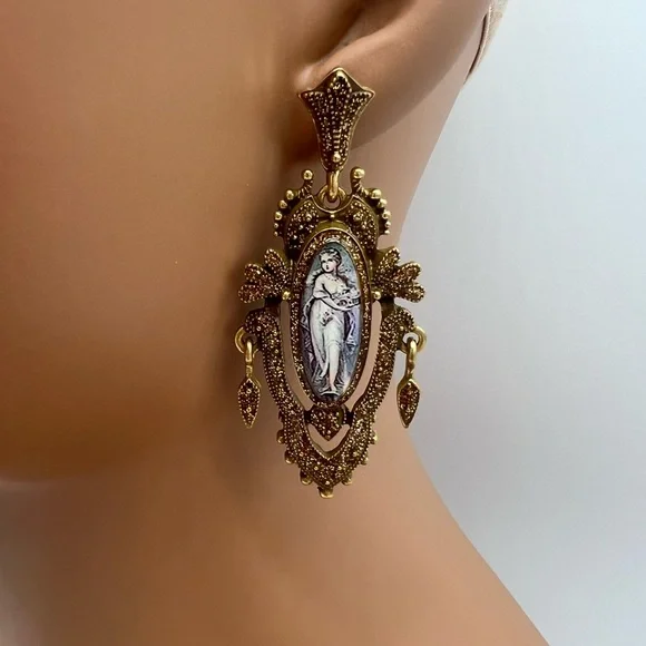 ANTIQUE STYLE IMAGE GOLD STATEMENT EARRINGS - Picture 6 of 6